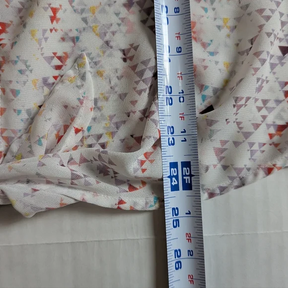 Maurices Women's Blouse Size Small White with Colorful Triangle Pattern - Picture 8 of 14
